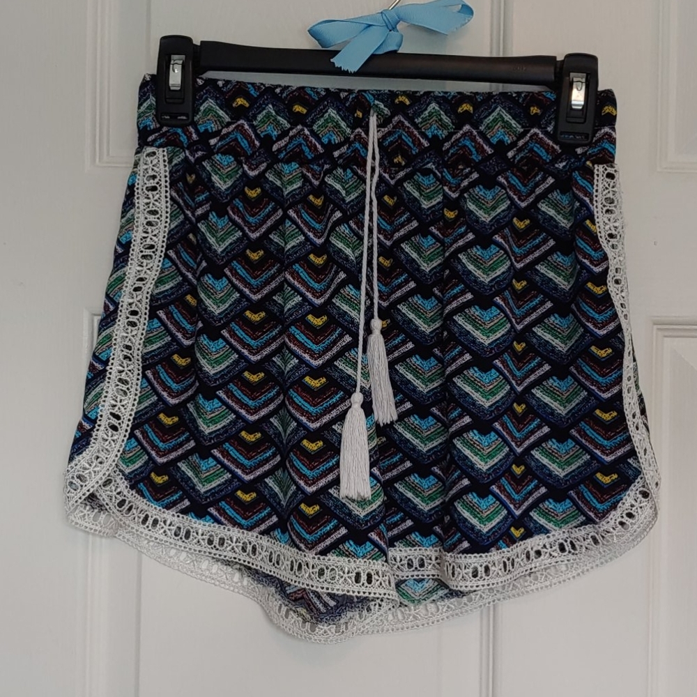 🌽 NWOT Maze Collection Shorts